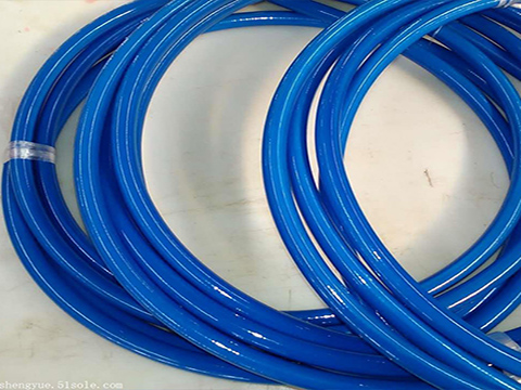 石油化學軟管：跨越工業領域的“連接線”